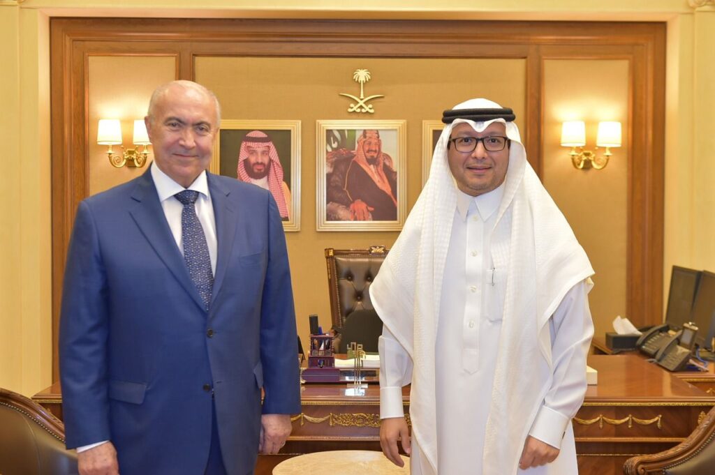 لقاء السفير السعودي وليد البخاري