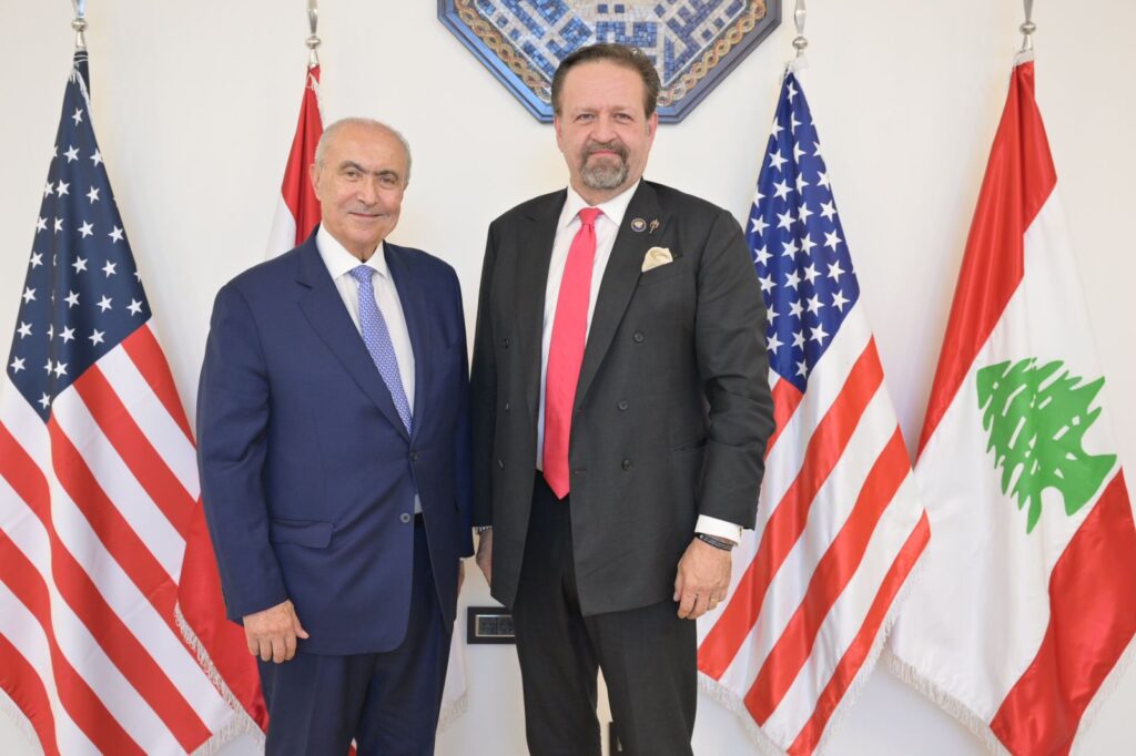 مأدبة عشاء على شرف نائب مساعد الرئيس والمدير الأول لمكافحة الإرهاب في مجلس الأمن القومي الأميركي الدكتور سيباستيان غوركا، ووكيل وزارة الخزانة الأميركية لشؤون الإرهاب والاستخبارات المالية السيد جون هيرلي، والوفد المرافق